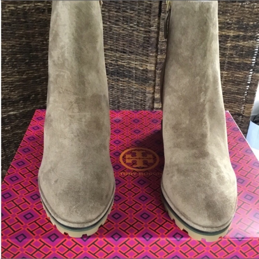 TORY BURCH NEW SPORTY ANKLE LOGO LUG SOLE WEDGE BOOTIE-SUEDE-COLOR RIVER ROCK - Picture 8 of 16